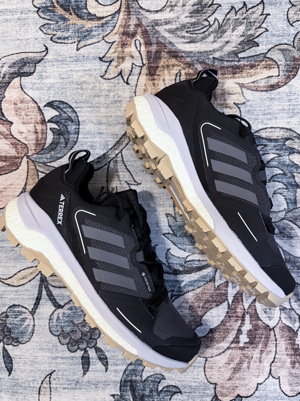 New! Gore-Tex2 ADIDAS hiking sneakers waterproof